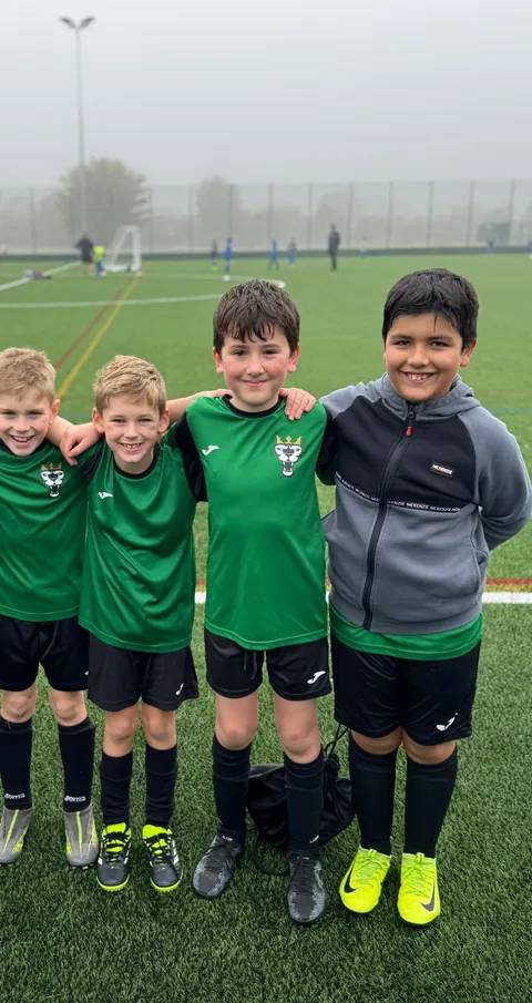 U10s Lions arm in arm on the training pitch